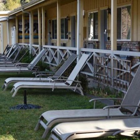 The Lodge At Blue Lakes Upper Lake Exterior photo