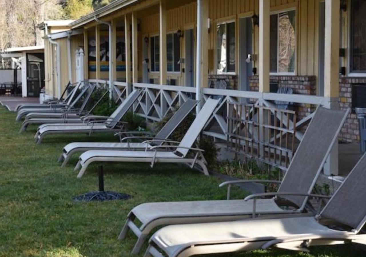 The Lodge At Blue Lakes Upper Lake Exterior photo