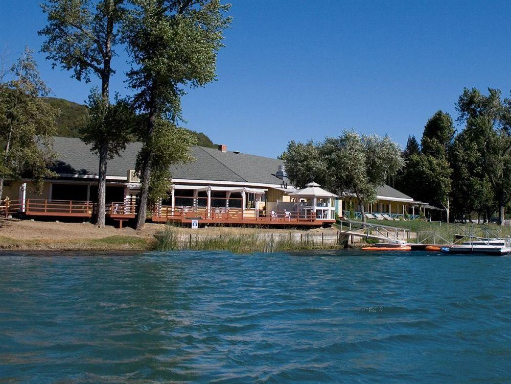 The Lodge At Blue Lakes Upper Lake Exterior photo